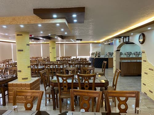 Sunset hotel, Restaurant