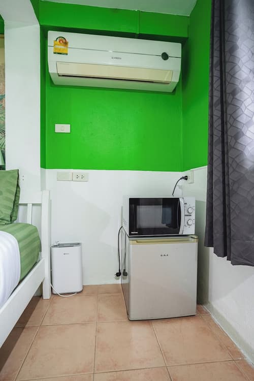 Lemon House apartment, Room