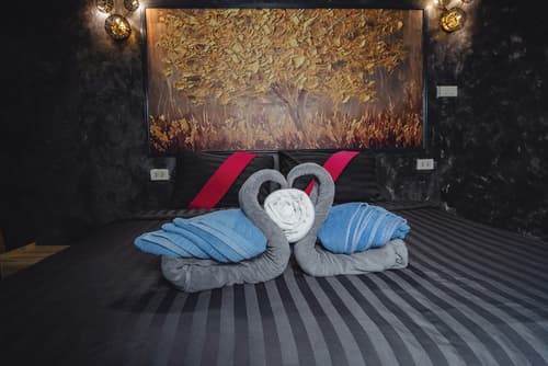 Lemon House apartment, Room