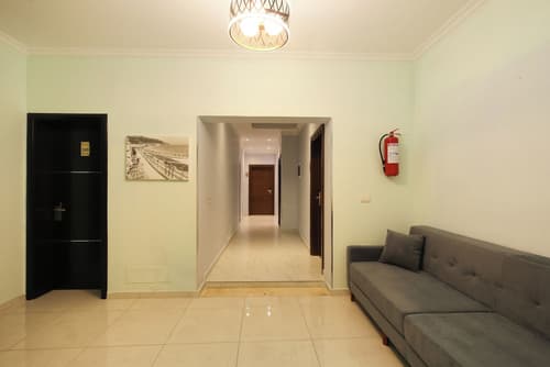 Hotel Salvadore, Reception