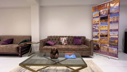 Pyramids Land View, Reception