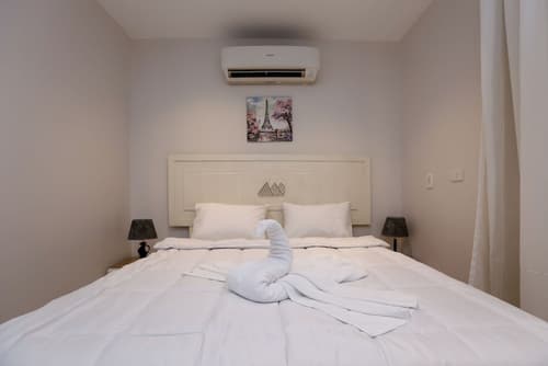 Pyramids Land View, Room