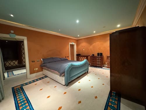 The Bishop, Primary image