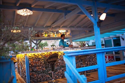 Asfiya Sea View Hotel, Poolside bar