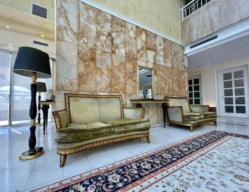 AMH Hotel, Reception