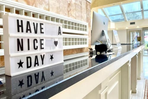 AMH Hotel, Reception