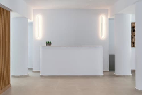 Rodos White, Reception