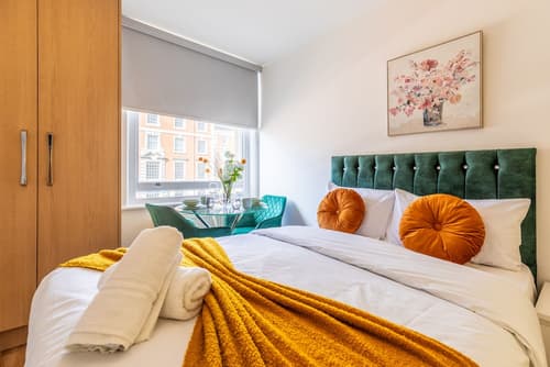 Kensington High Street Suites, Room