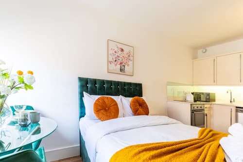 Kensington High Street Suites, Room