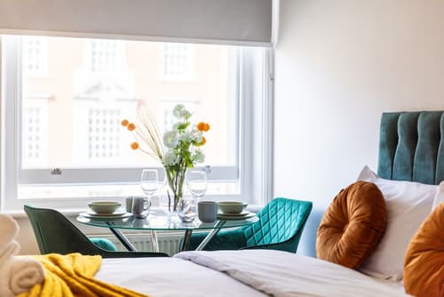 Kensington High Street Suites, Room