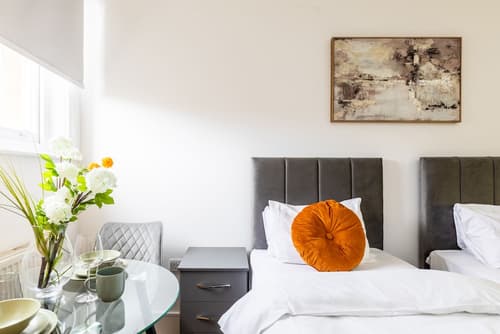 Kensington High Street Suites, Room