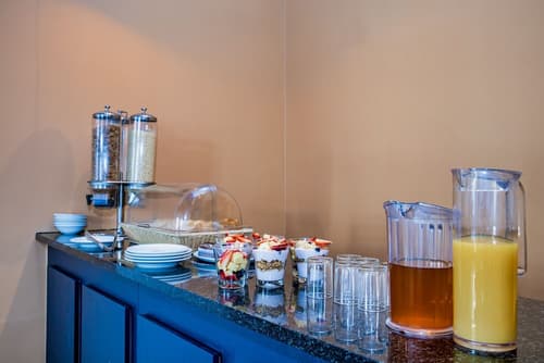 9 On Barrack, Restaurant