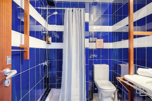 Malacuna Peniche, Bathroom