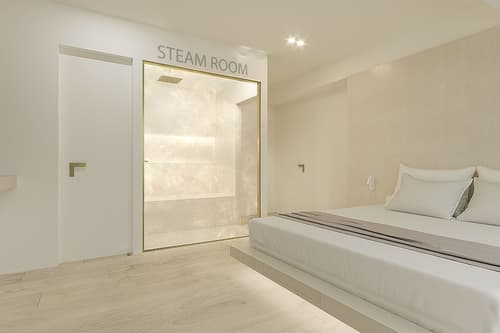 Selected Suites, Room