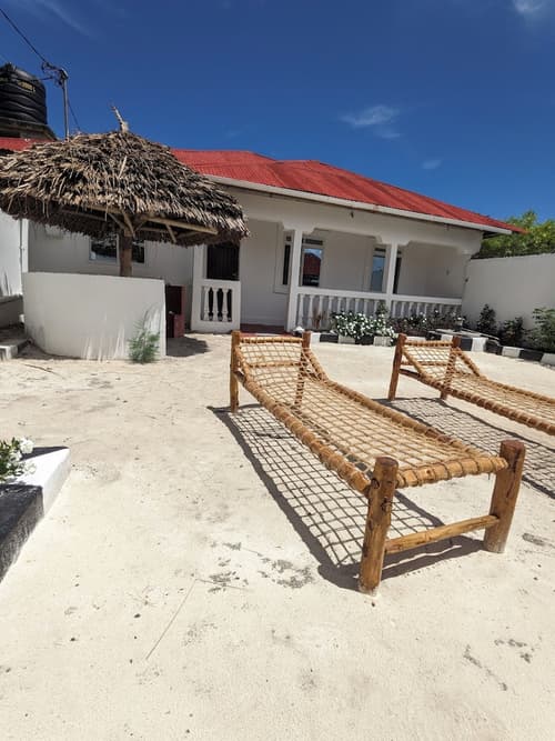 ndeni house paje, Exterior