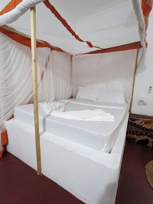 ndeni house paje, Room