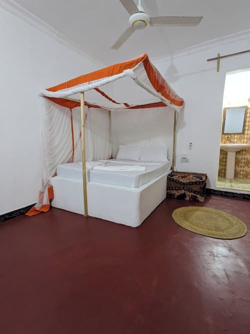 ndeni house paje, Room