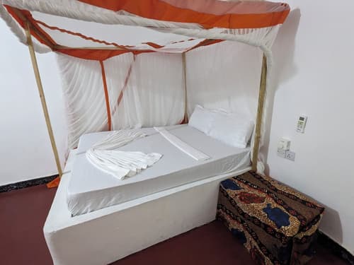 ndeni house paje, Room