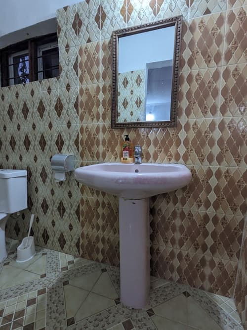 ndeni house paje, Room