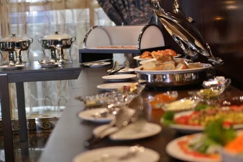 Noubou International Hotel Akwa, Restaurant