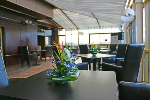 Noubou International Hotel Akwa, Restaurant