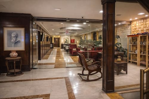 Saint John Hotel, Reception