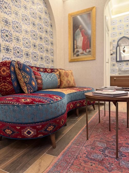 Oasis Inn Budapest, Reception