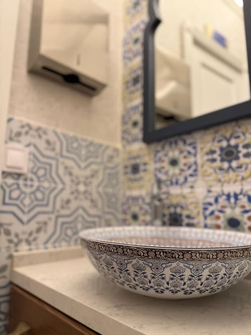 Oasis Inn Budapest, Reception