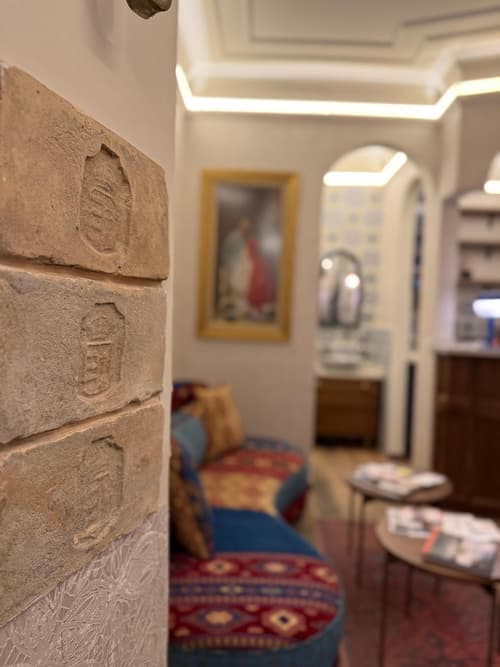 Oasis Inn Budapest, Reception