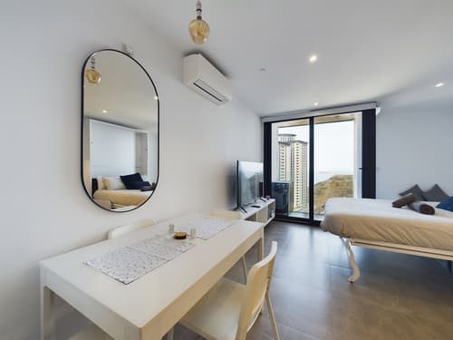 E1 18th Floor Studios, Sea & Beach Views, Room