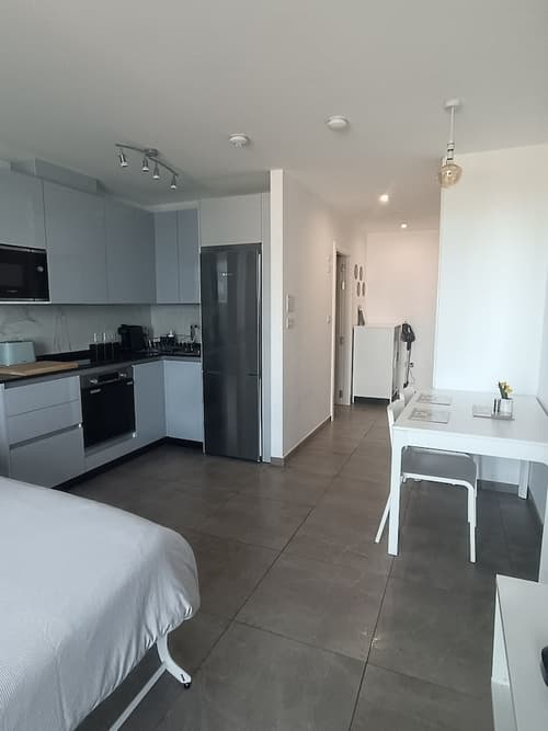 E1 18th Floor Studios, Sea & Beach Views, Room