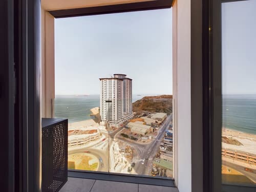 E1 18th Floor Studios, Sea & Beach Views, Terrace/patio