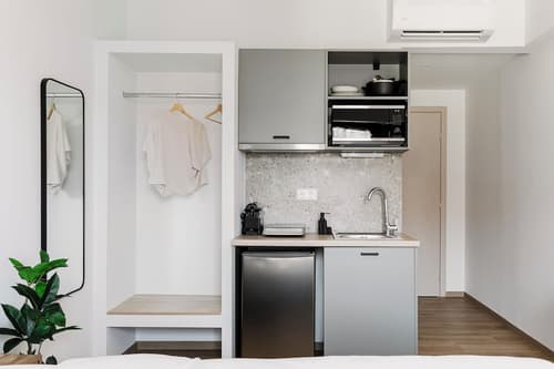 B48 Athens Dafni, Private kitchen