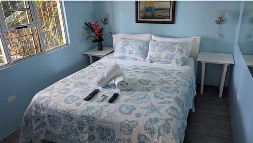 Peace of Paradise, Exterior