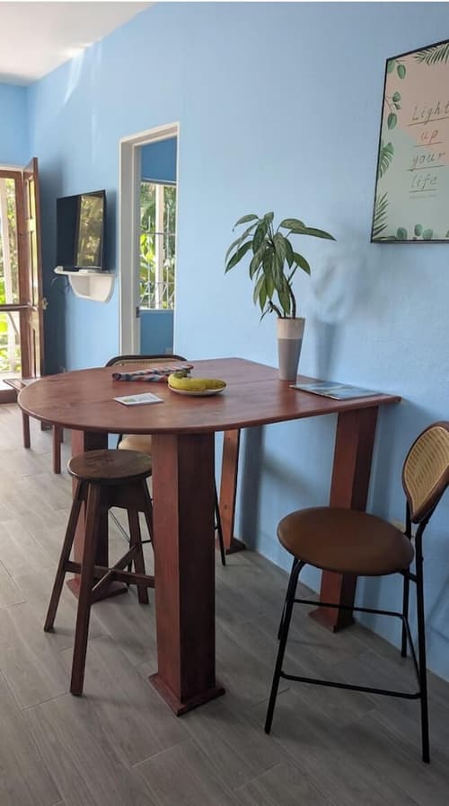 Peace of Paradise, Exterior