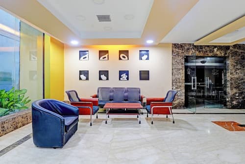 Fabhotel The Royal Plaza, Lobby sitting area