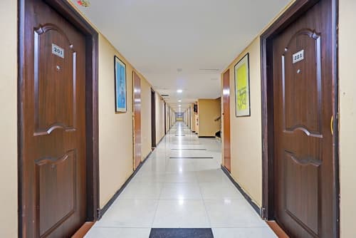 Fabhotel The Royal Plaza, Lobby