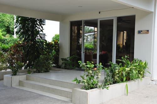 The Hideaway Hotel, Lobby