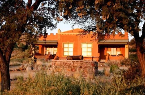 Klein-Aus Vista Desert Horse Inn, Front of property