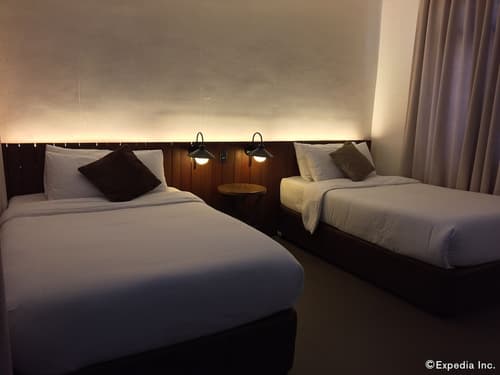 The Funny Lion, Room