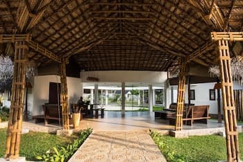 Xandari Pearl, Reception