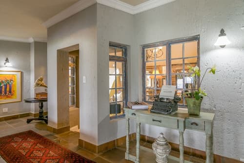 Villa Castollini, Interior entrance