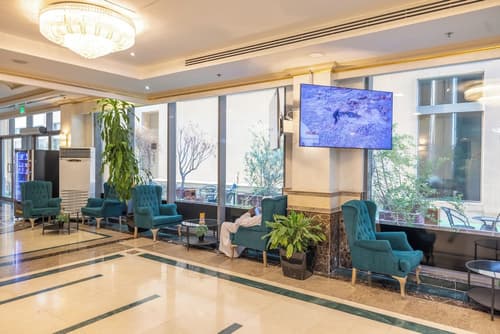 Sapphire Plaza Hotel, Lobby sitting area