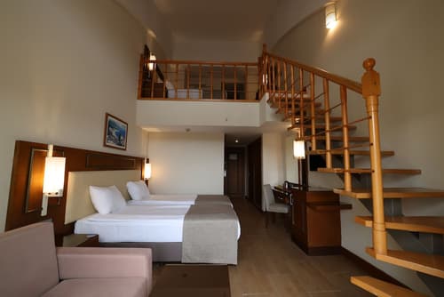 Crystal Prestige Pearl Collection, Room