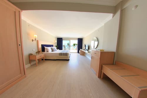 Crystal Prestige Pearl Collection, Room