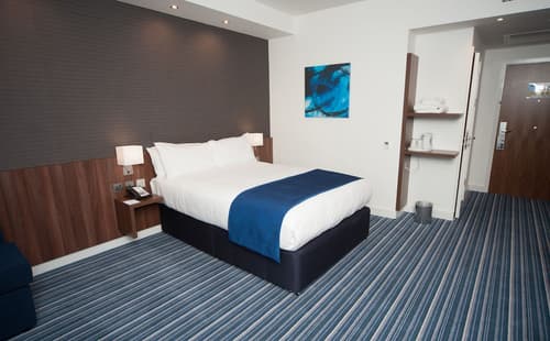 Holiday Inn Express Aberdeen Airport by IHG, Room