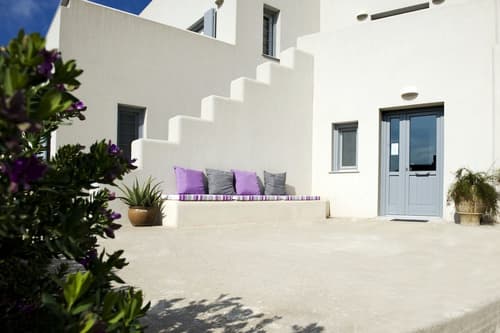 Tsakanos Home, Check-in/check-out kiosk