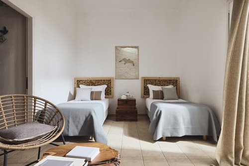 Capetan Giorgantas, Room