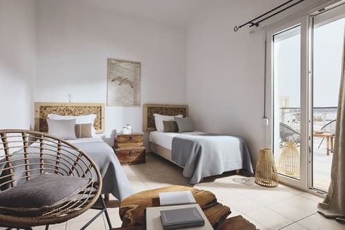 Capetan Giorgantas, Room