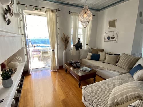 Niriedes Hotel, Reception